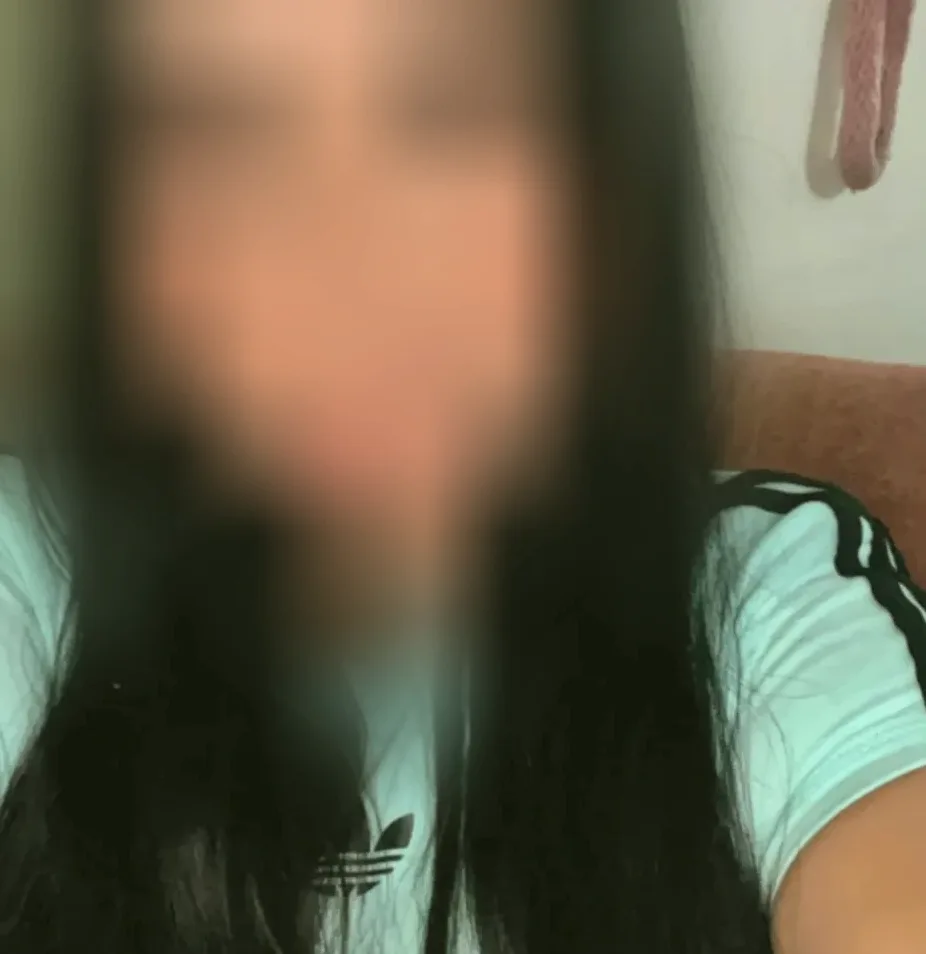 Amira, 25