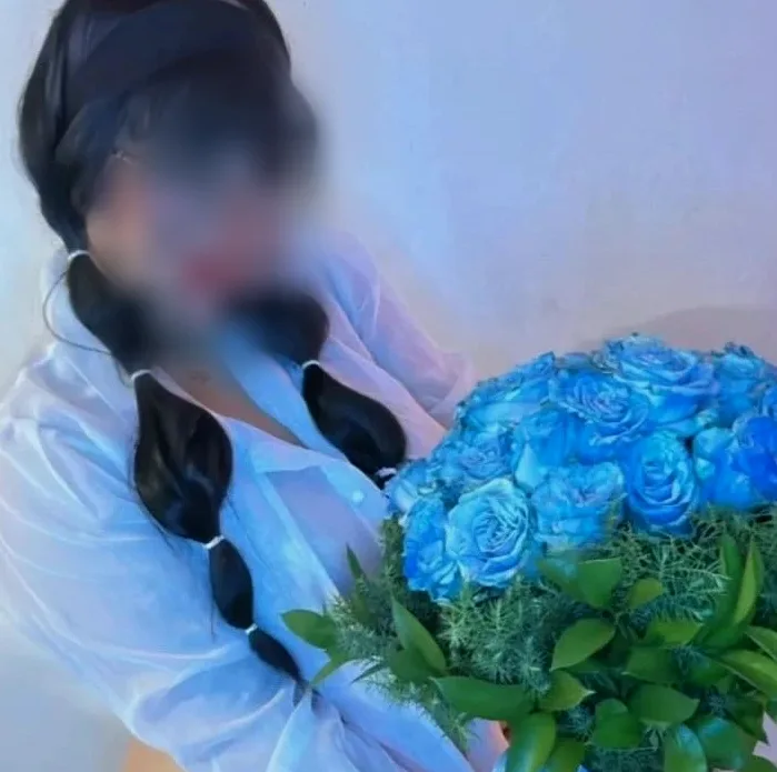 Leonie, 25