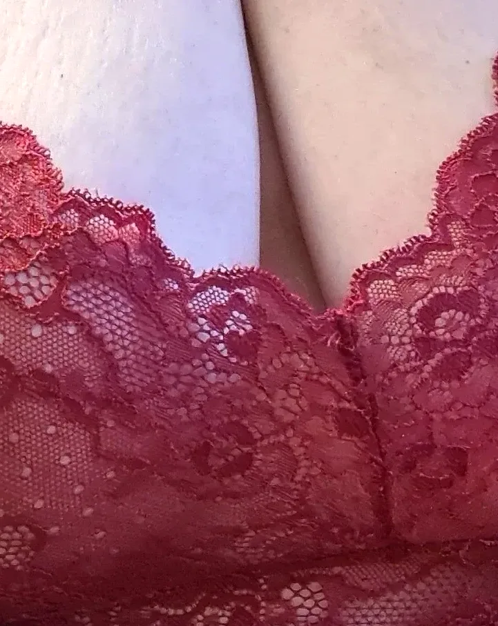Melina, 32