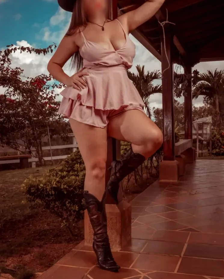 Pauline, 21